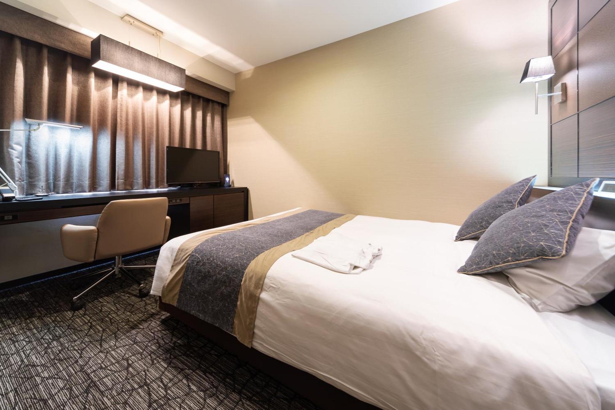 Deluxe Double Room Smoking,1533678154:JPEG